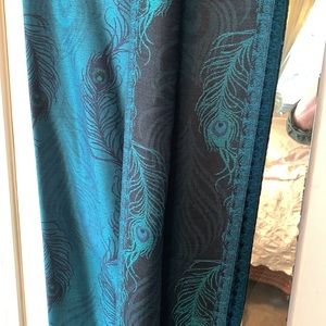 Metropolitan Museum of Art NWOT TEAL/ BLACK peacock feather weave woolen wrap